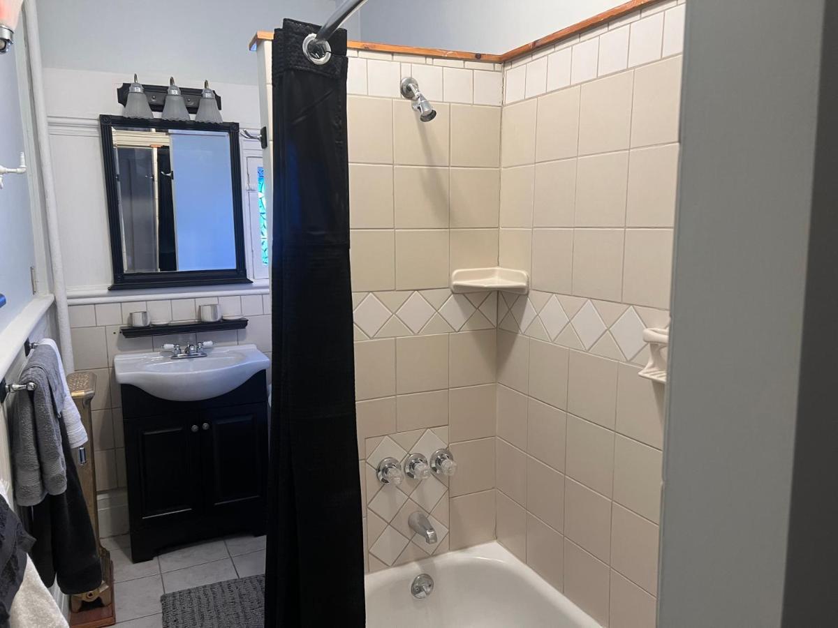1 Bedroom Private Victorian Apt In Convenient City Location On 5 Acre, Sleeps 4 Πουκίπσι Εξωτερικό φωτογραφία