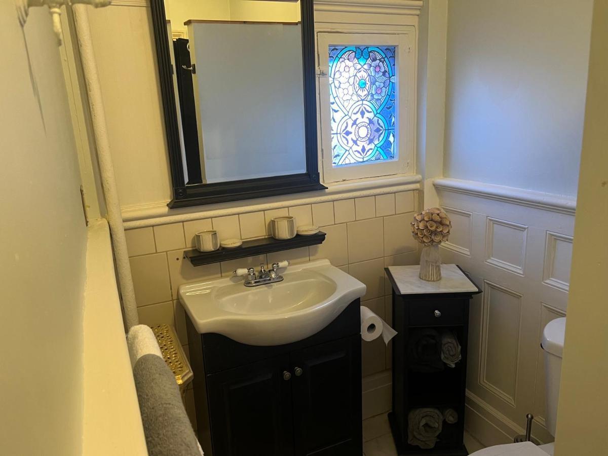 1 Bedroom Private Victorian Apt In Convenient City Location On 5 Acre, Sleeps 4 Πουκίπσι Εξωτερικό φωτογραφία