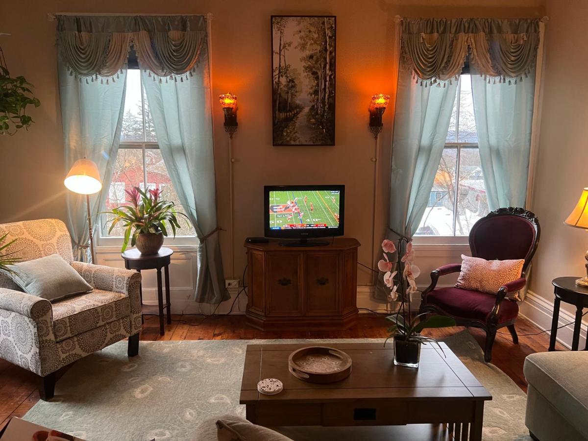1 Bedroom Private Victorian Apt In Convenient City Location On 5 Acre, Sleeps 4 Πουκίπσι Εξωτερικό φωτογραφία